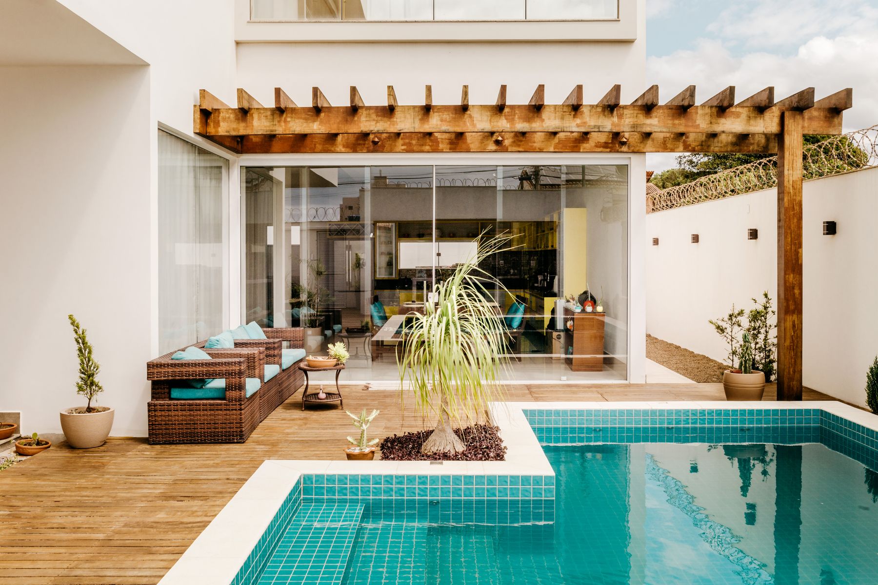 Vivienda contemporánea con piscina, fotografía ilustrativa